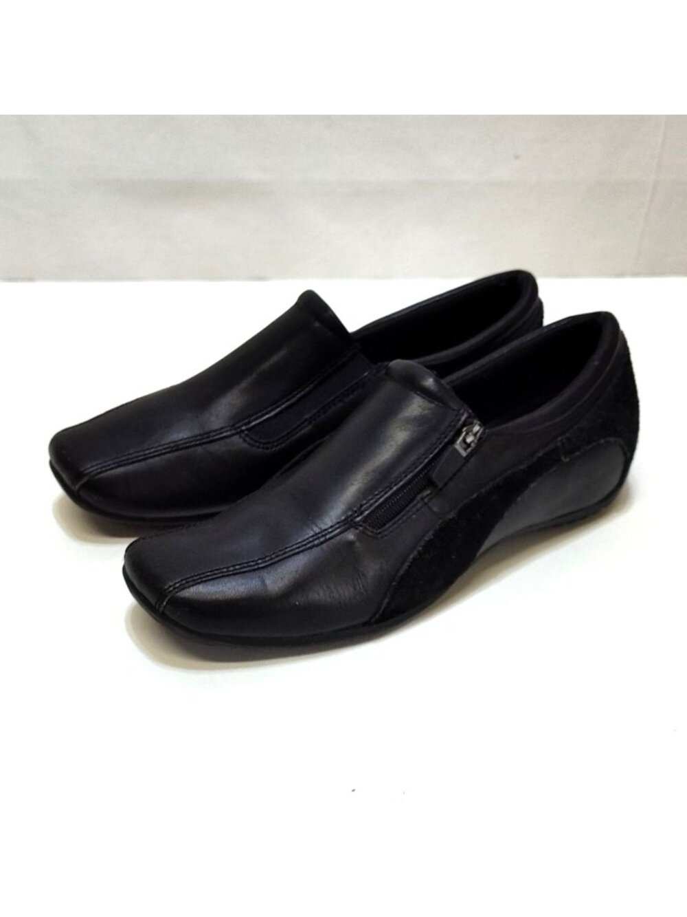 Jasmin Alaina Slip-On Loafer Leather Upper Suede Trim Size 8M Side Zipper Accent